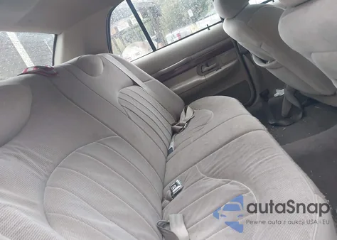 2000 Mercury Grand Marquis Gs z USA, uszkodzony, nr VIN 2MEFM74W5YX717222